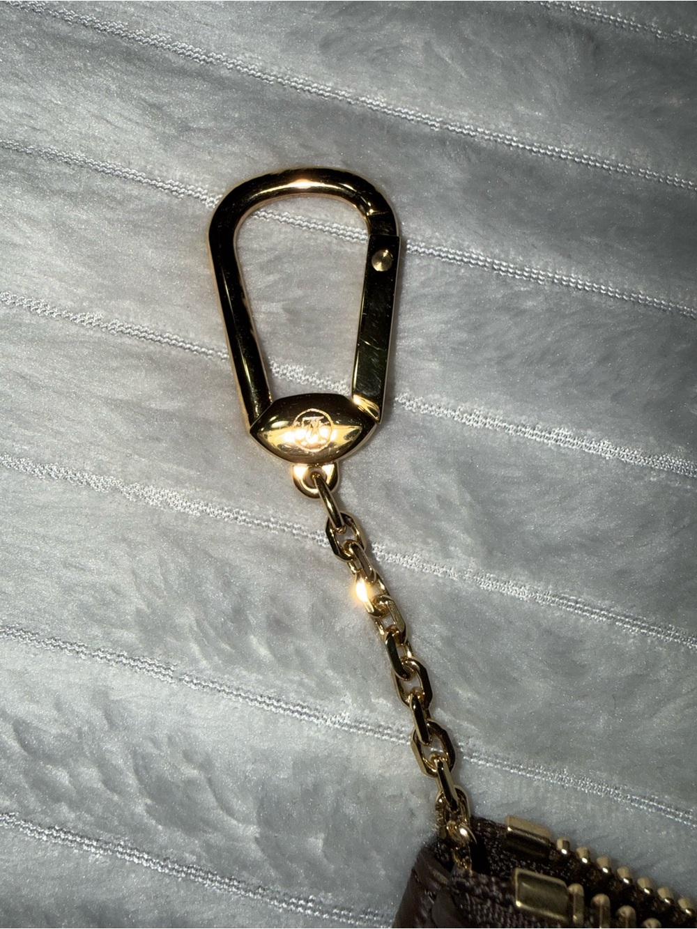 Louis Vuitton Key Pouch Medium - Picture 9 of 15